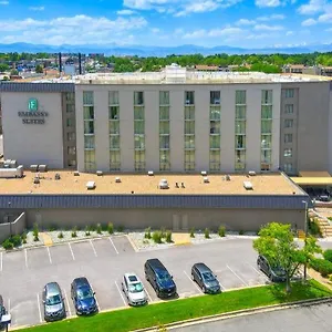 https://embassy-suites-denver-southeast.seedenverhotels.com